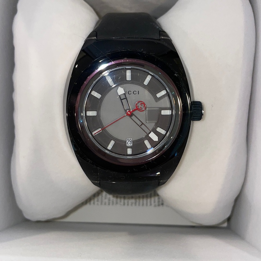 GUCCI Sync black, stainless steel backing.